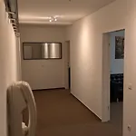 Moderne In Nahe Autobahn A24 Apartment